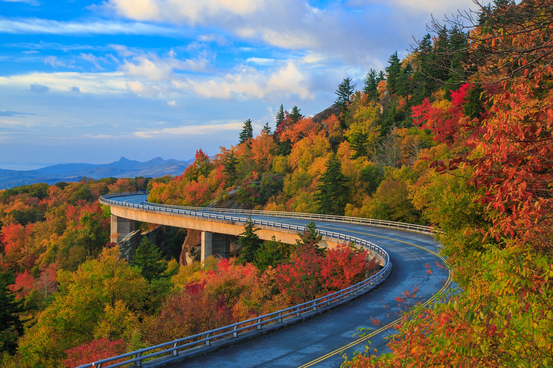 A Golden Guide To The Most Spectacular Chimney Rock Fall Colors The Esmeralda