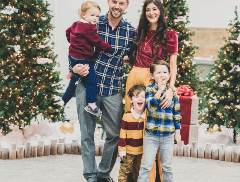 Family Christmas Picture Outfits Made Easy The Fashionable Maven