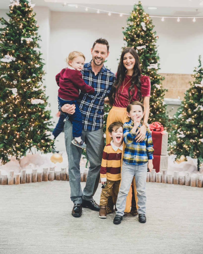 Family Christmas Picture Outfits Made Easy The Fashionable Maven