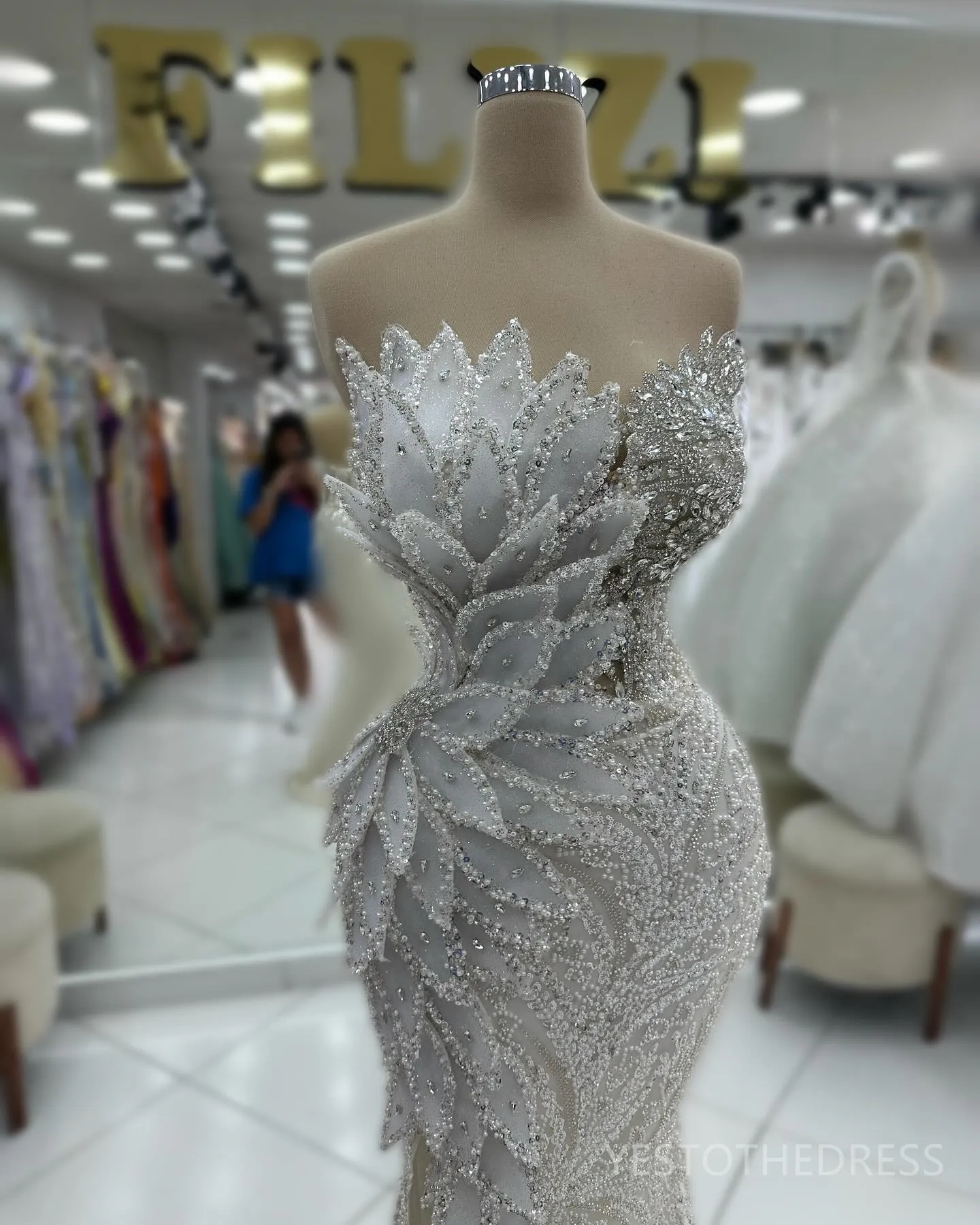 Ivory Prom Dresses Plus Size Beaded Lace Formal Gown With Floral Illusion For Special Occasions